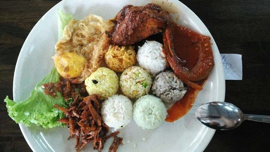 Nasi 7 Benua: A colorful myriad of assorted rice in Malaysia